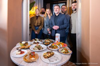 zdjęcie z konferencji prasowej akcji "Rzeszów smakuje.Z Kartą Mieszkańca", fot. Grzegorz Bukała, Urząd Miasta Rzeszowa